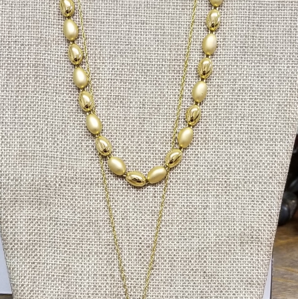 Lot of Gold Tone Jewelry 5 peices